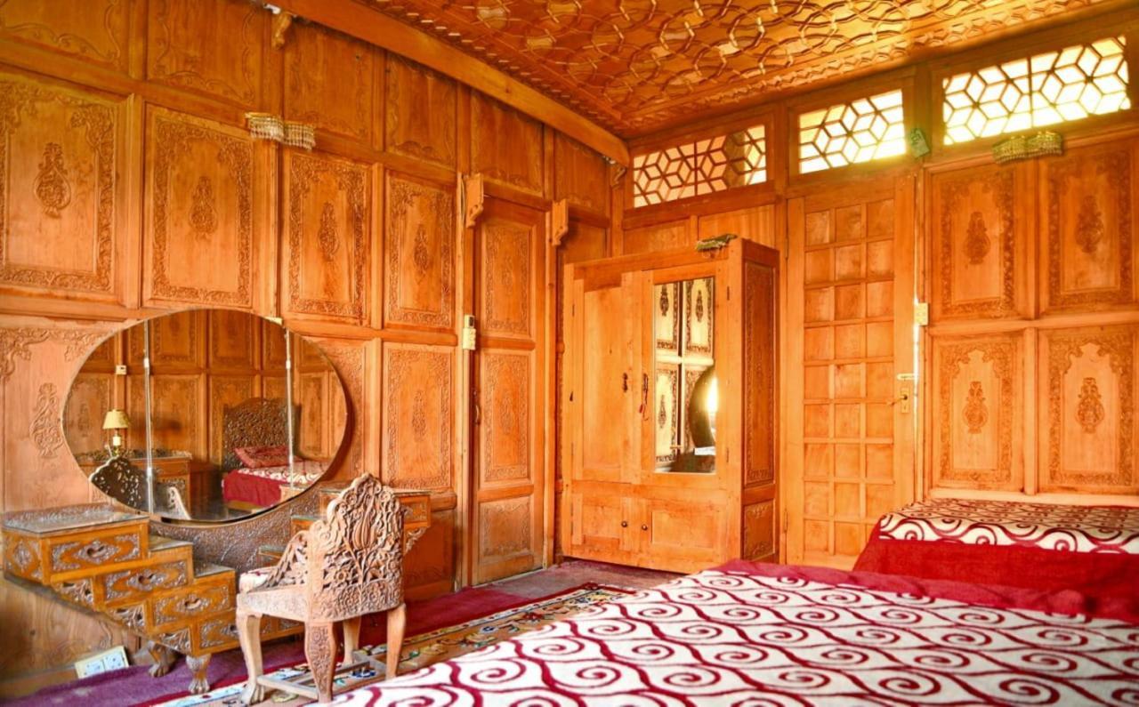 Hotel De Laila House Boat By Sterling Srīnagar Exterior foto